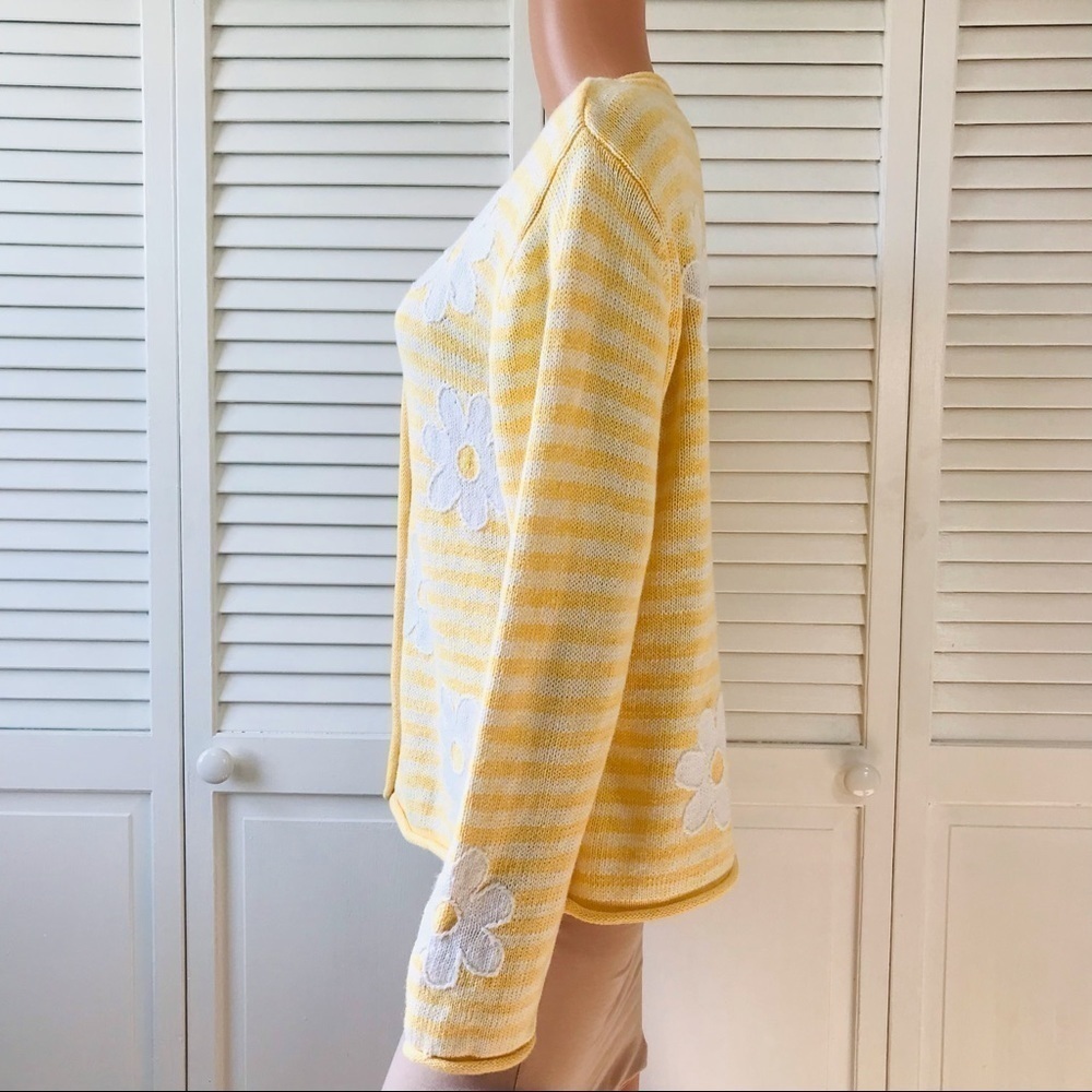 Price is firm CHRISTOPHER & BANKS Hand Embroidered Cardigan Size Large - Picture 3 of 8